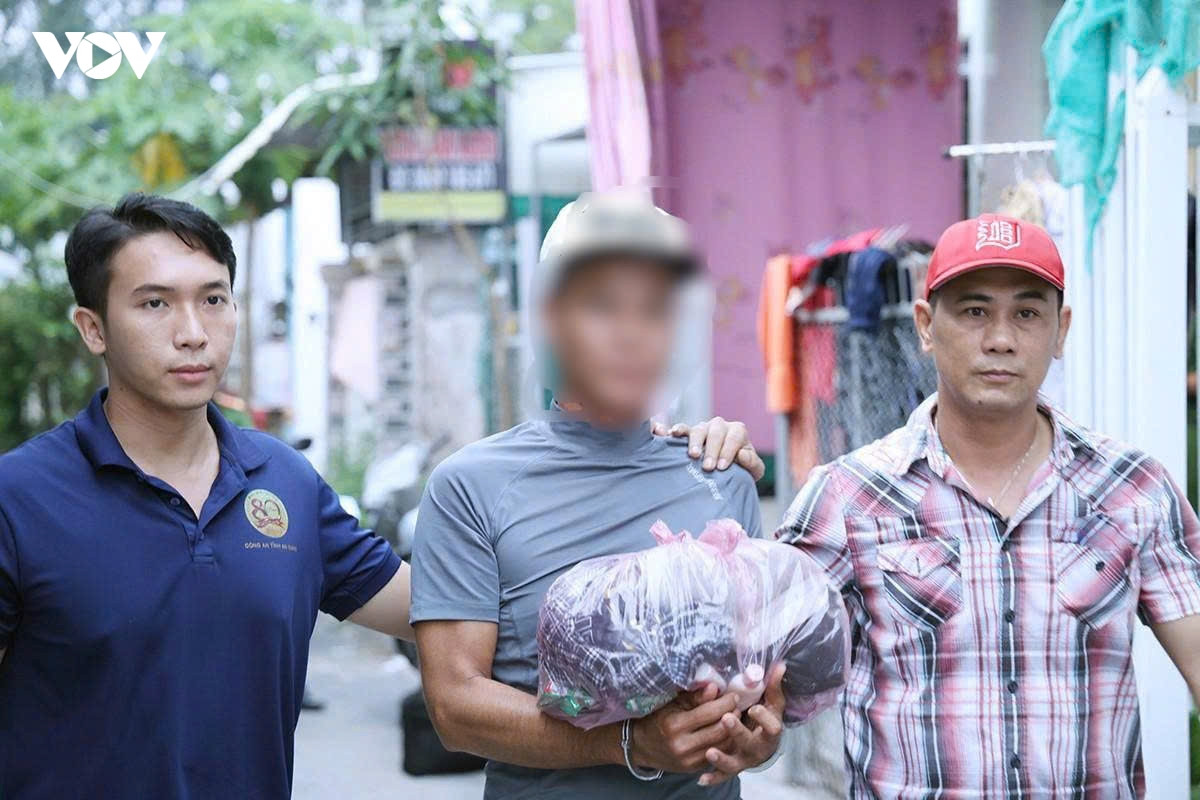 bắt đối tượng cho vay nặng lãi, thu giữ súng và hung khí nguy hiểm hình ảnh 1 bat doi tuong cho vay nang lai, thu giu sung va hung khi nguy hiem hinh anh 1