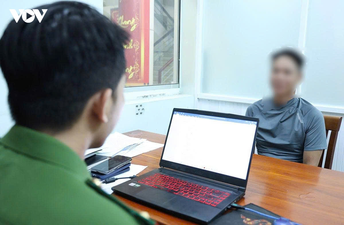 bắt đối tượng cho vay nặng lãi, thu giữ súng và hung khí nguy hiểm hình ảnh 2 bat doi tuong cho vay nang lai, thu giu sung va hung khi nguy hiem hinh anh 2