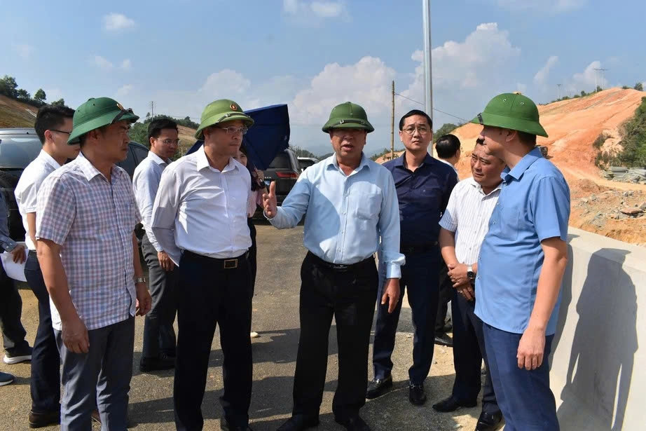 bo truong tran hong minh yeu cau day nhanh tien do cao toc tuyen quang - ha giang hinh anh 2