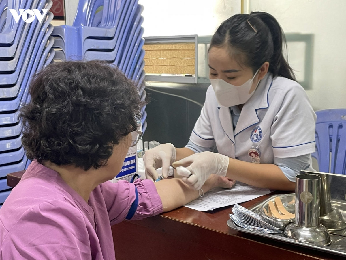 81 bác sĩ từ bệnh viện ở tp.hcm được đưa xuống 37 trạm y tế thiếu nhân lực hình ảnh 2 81 bac si tu benh vien o tp.hcm duoc dua xuong 37 tram y te thieu nhan luc hinh anh 2