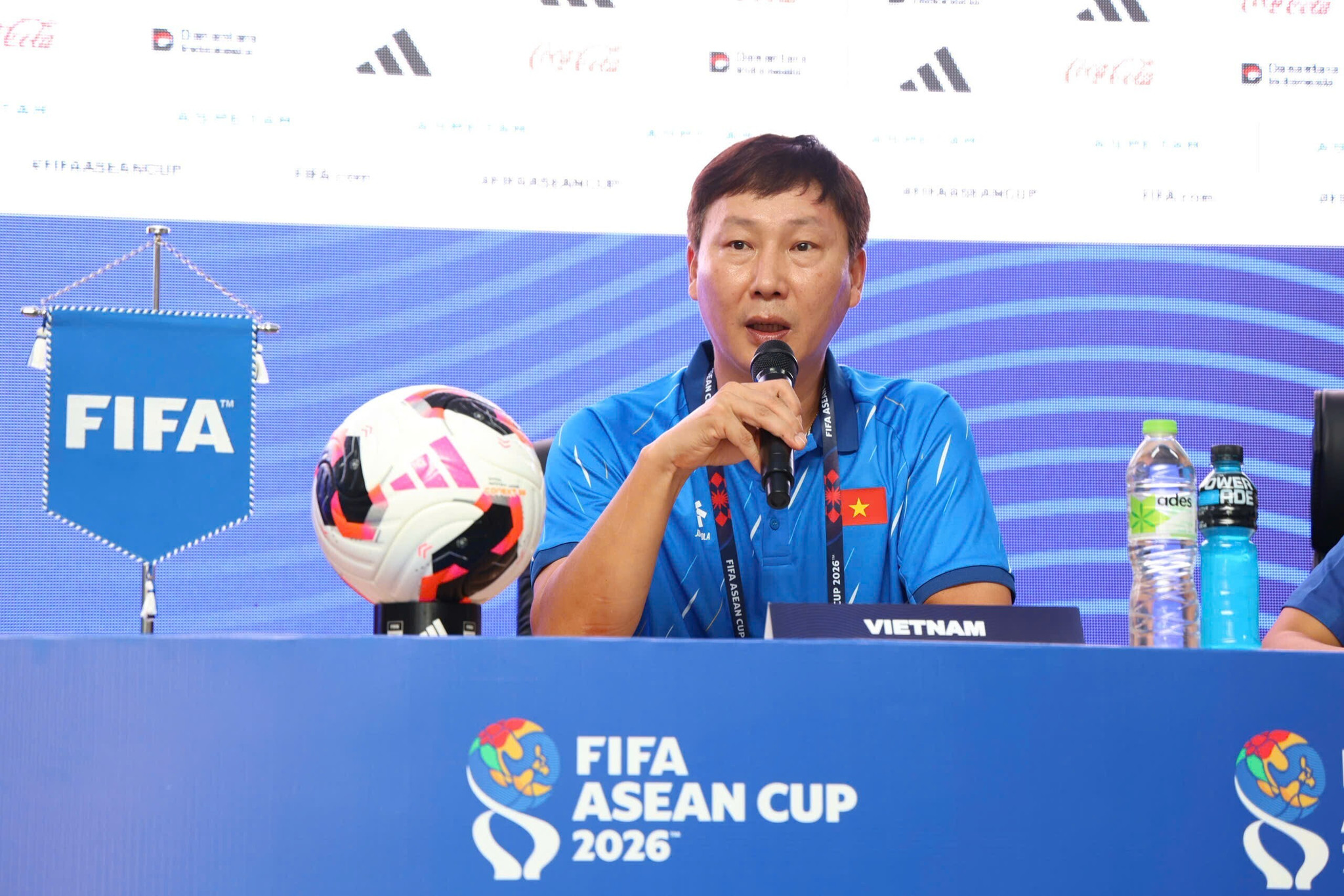 HLV Kim Sang-sik tin tưởng Nguyễn Đình Bắc.