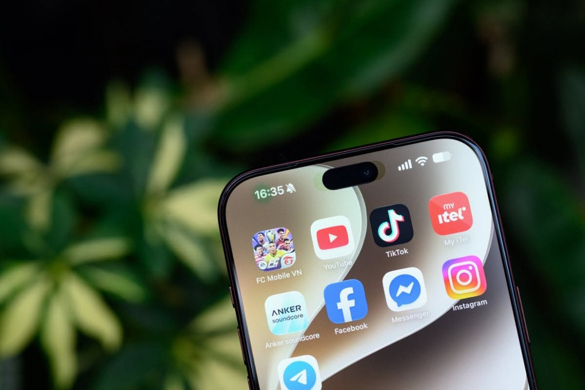 iphone 18 pro gap loi face id, nguoi dung doi hoan tien hinh anh 1
