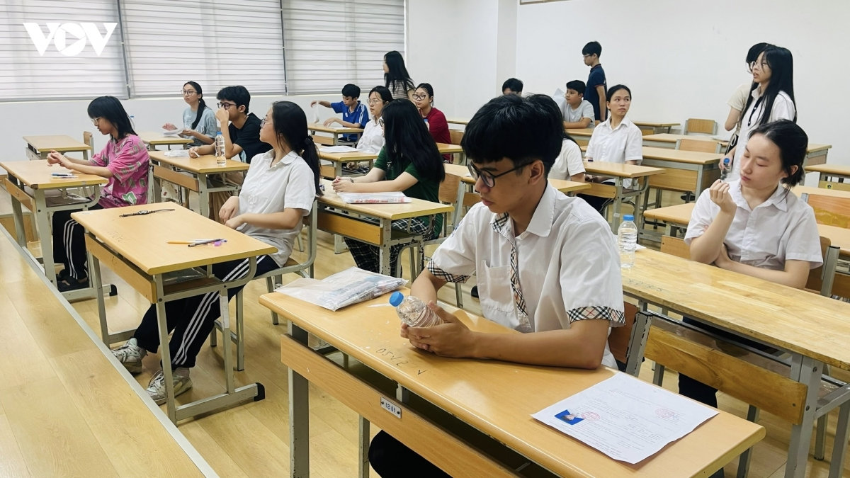 dự kiến bỏ môn thứ ba, lớp 10 chỉ thi toán và ngữ văn hình ảnh 1 du kien bo mon thu ba, lop 10 chi thi toan va ngu van hinh anh 1