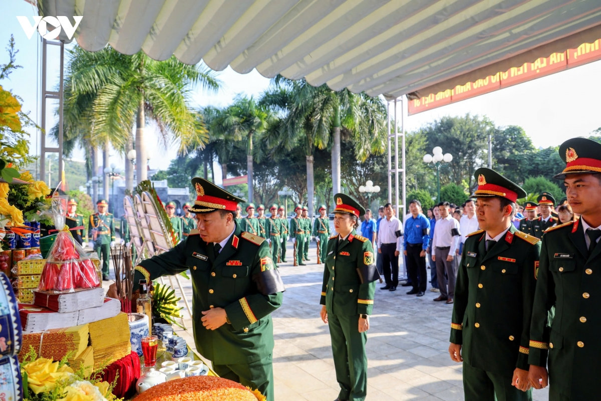 Điện biên truy điệu, an táng 10 hài cốt liệt sĩ tại nghĩa trang liệt sĩ tông khao hình ảnh 3 Dien bien truy dieu, an tang 10 hai cot liet si tai nghia trang liet si tong khao hinh anh 3