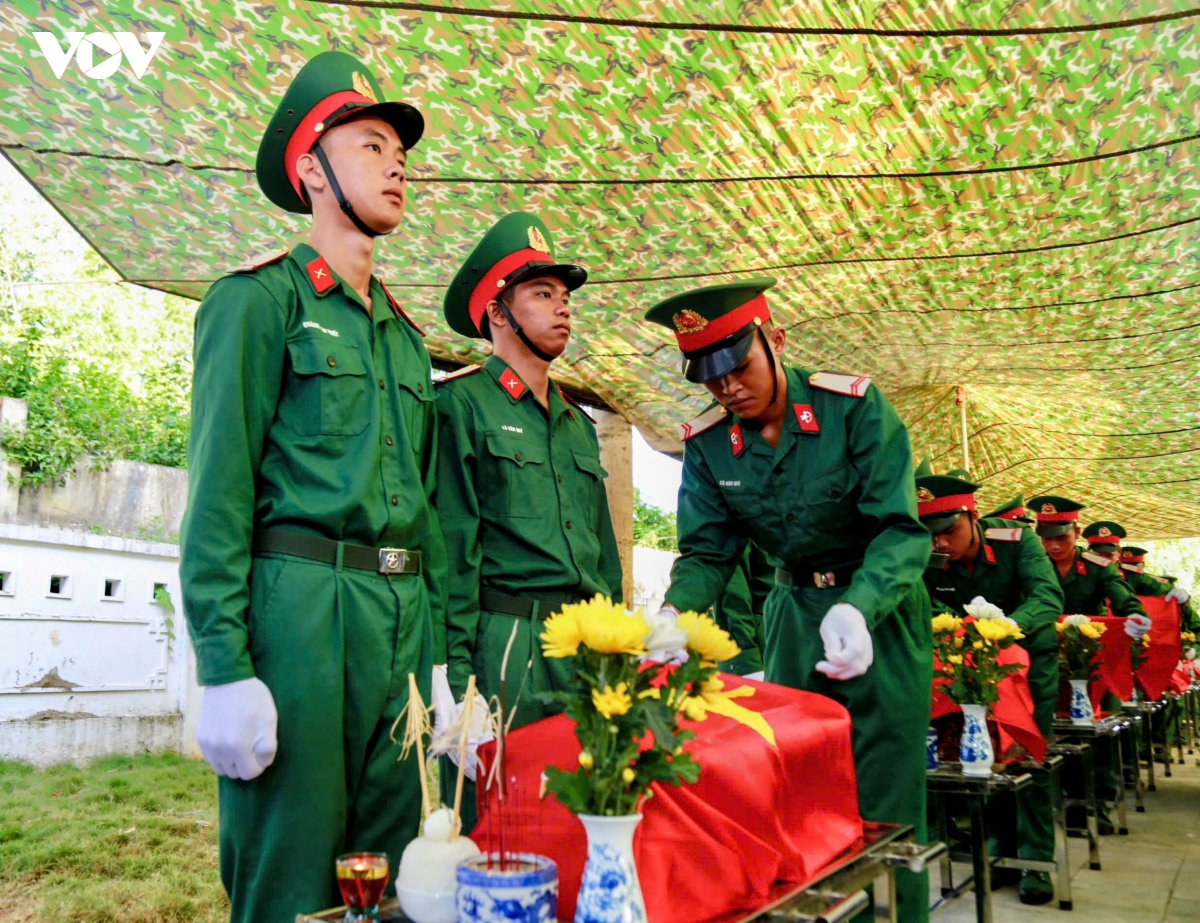 Điện biên truy điệu, an táng 10 hài cốt liệt sĩ tại nghĩa trang liệt sĩ tông khao hình ảnh 2 Dien bien truy dieu, an tang 10 hai cot liet si tai nghia trang liet si tong khao hinh anh 2