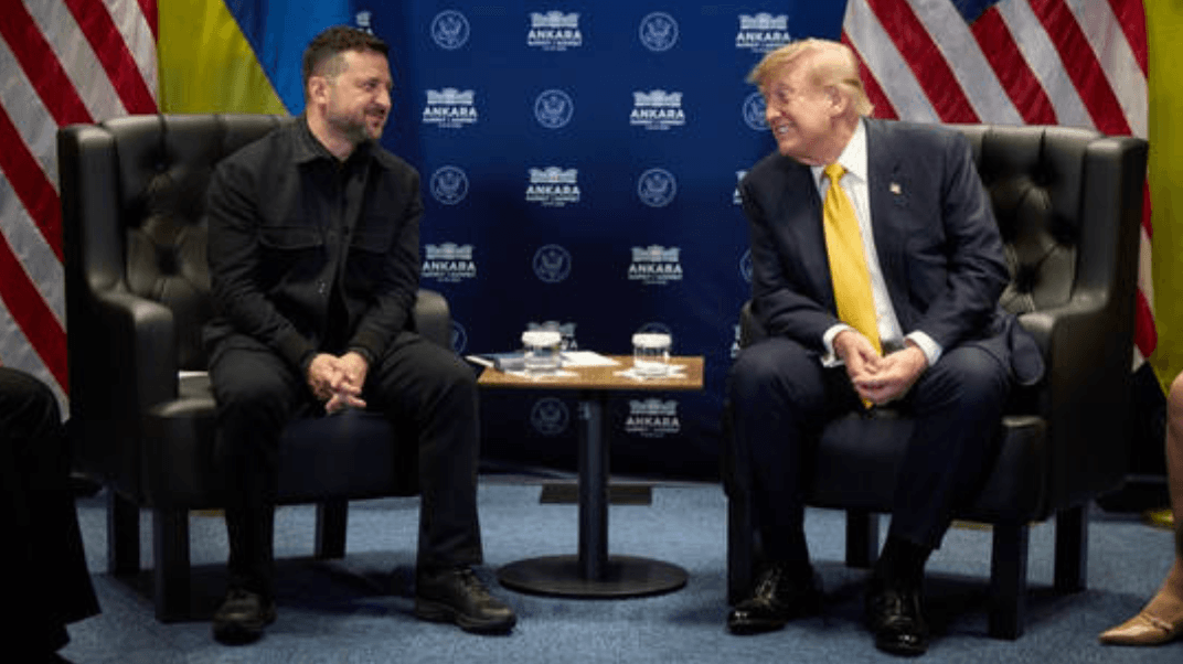 Tổng thống Mỹ Donald Trump (phải) gặp Tổng thống Ukraine Vladimir Zelensky (trái). (Ảnh: Văn phòng Tổng thống Ukraine)