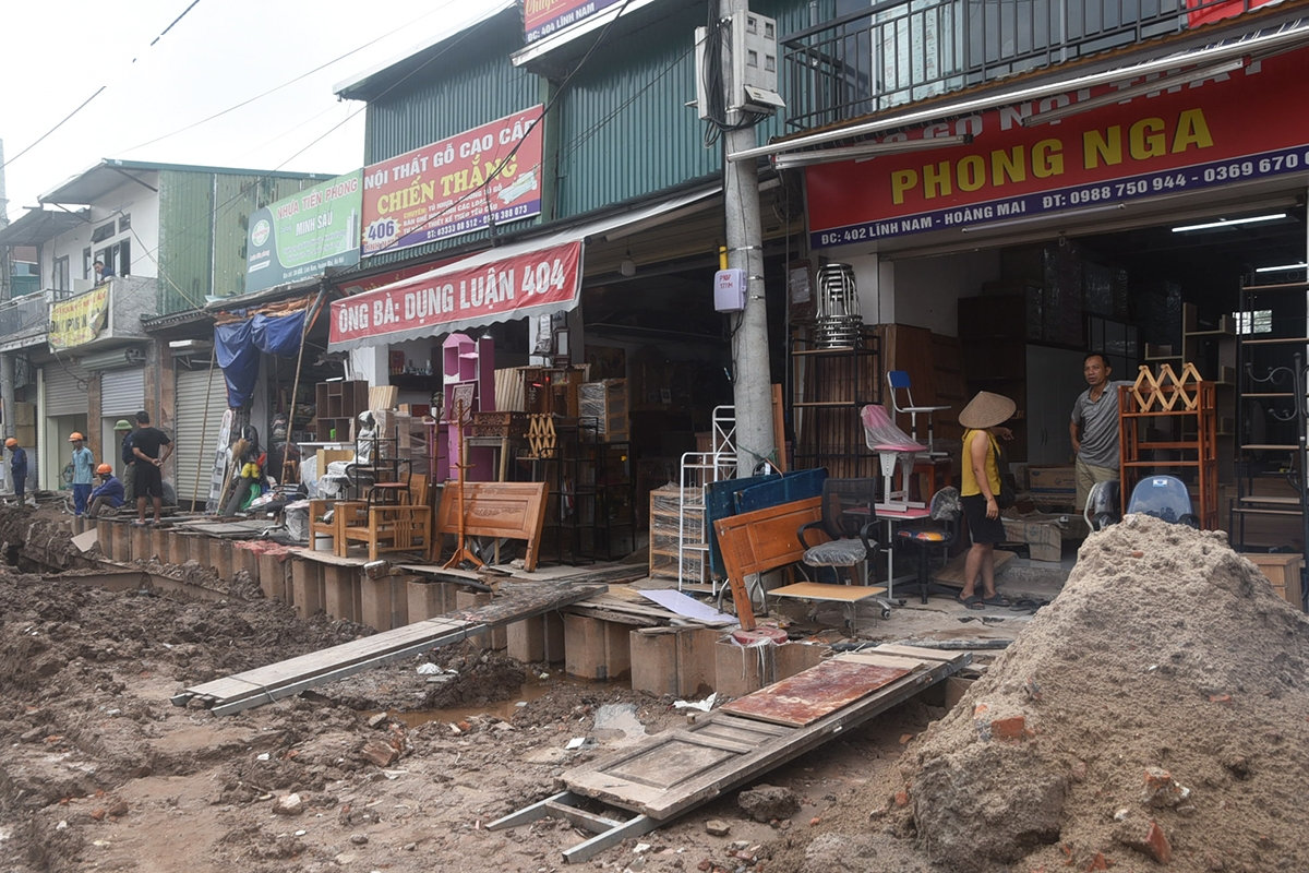 du an mo duong linh nam ngon ngang thi cong, ho kinh doanh chat vat hinh anh 13