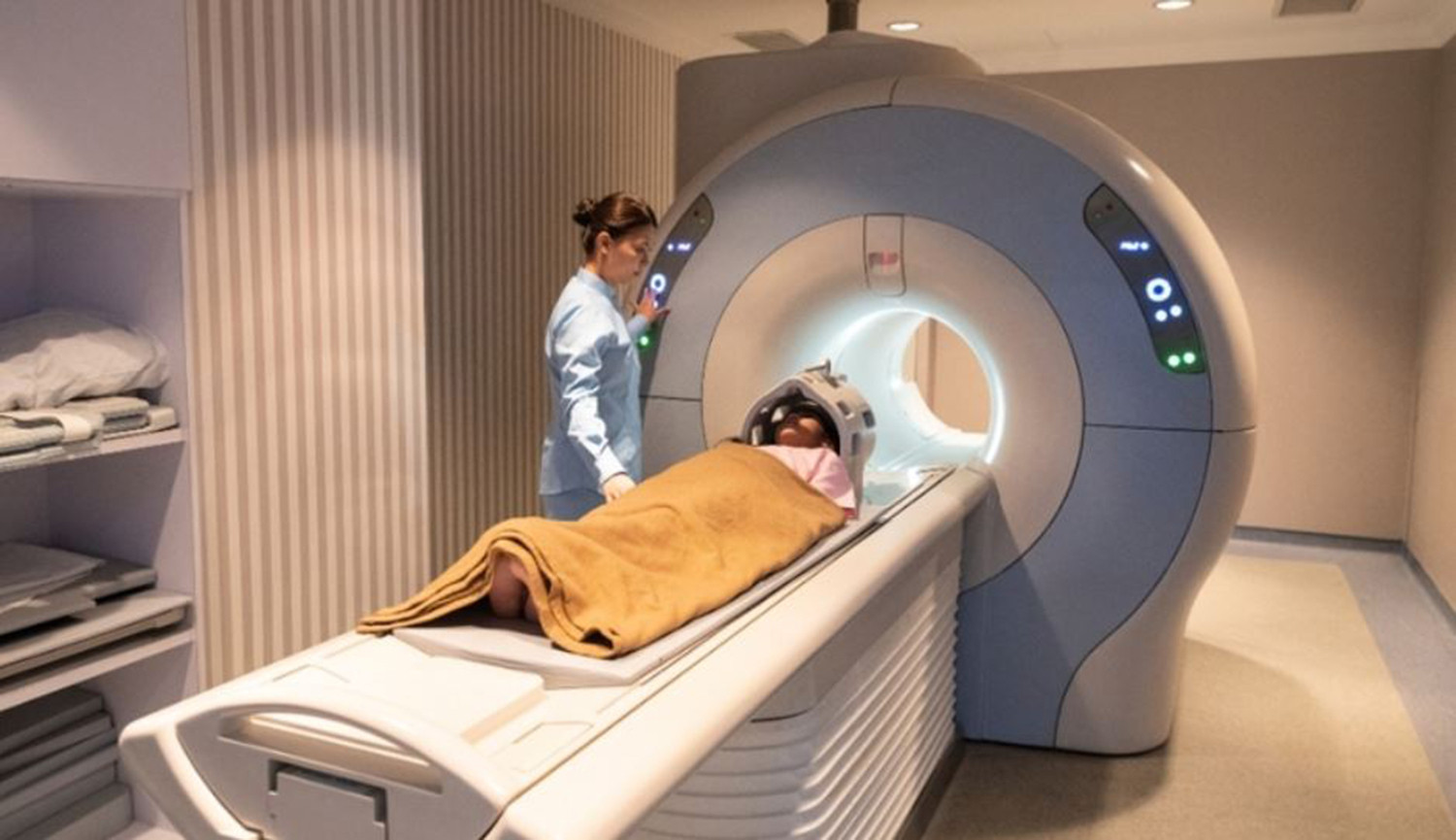 Chụp CT, MRI có thể được BHYT chi trả nếu người bệnh được chỉ định phù hợp và đáp ứng các điều kiện theo quy định (Ảnh: NhathuocLongChau)