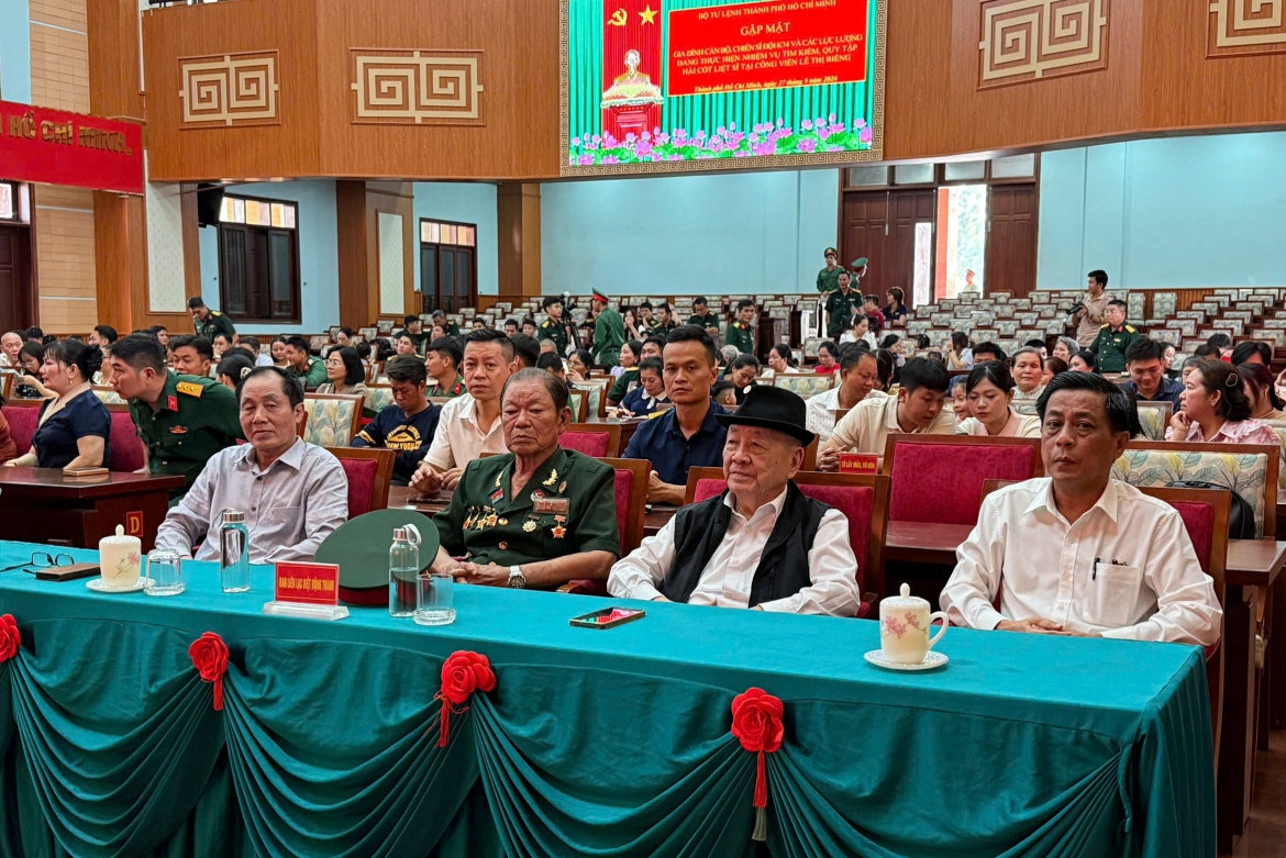 bo tu lenh tp.hcm gap mat gia dinh can bo, chien si Doi k74 hinh anh 2
