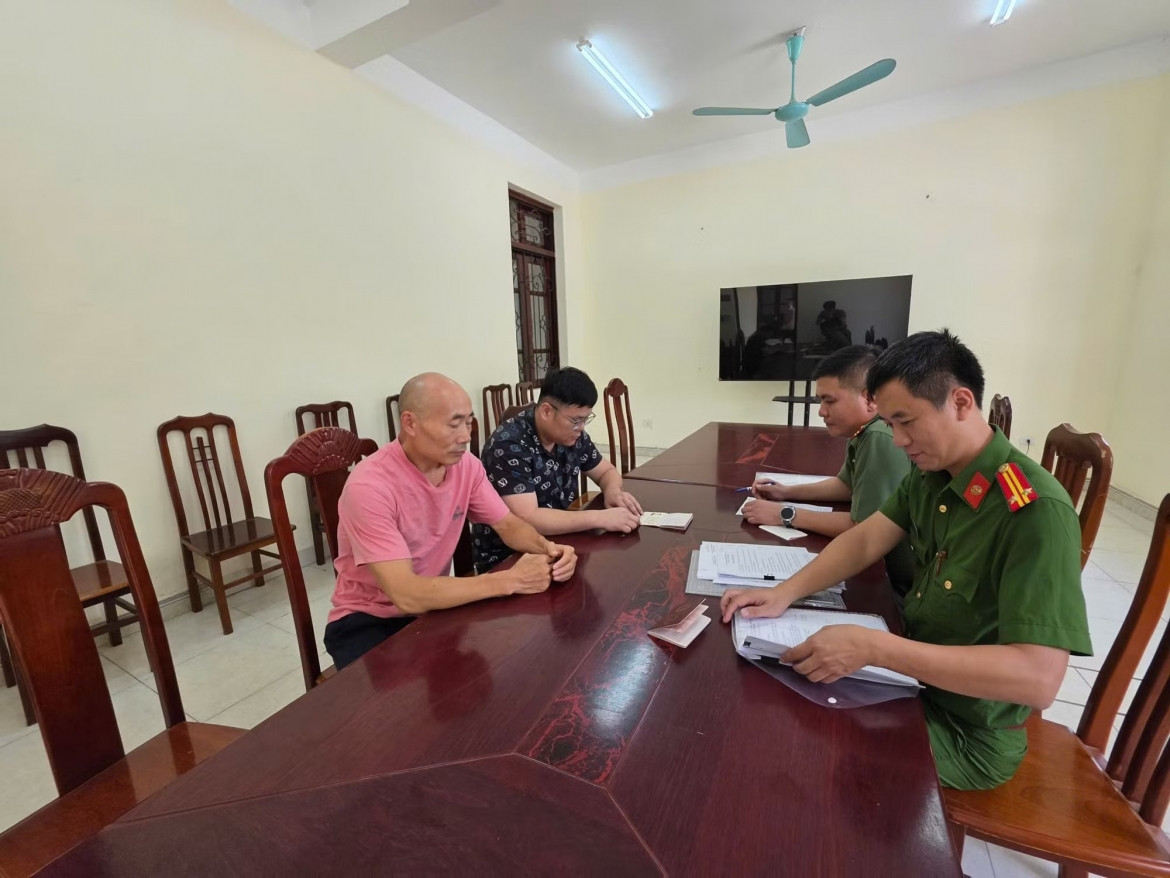 bắc ninh bàn giao hai đối tượng truy nã cho công an trung quốc hình ảnh 1 bac ninh ban giao hai doi tuong truy na cho cong an trung quoc hinh anh 1