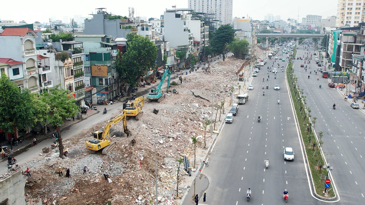 can canh khu dat xen ket dang pha do lam bai do xe, vuon hoa tren duong la thanh hinh anh 9