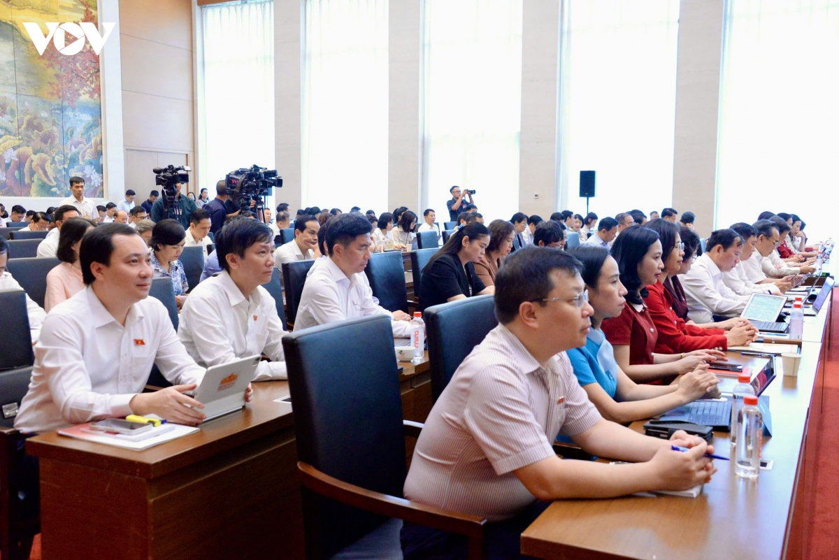Dai bieu quoc hoi hoat dong chuyen trach thao luan ve 17 du an luat hinh anh 7