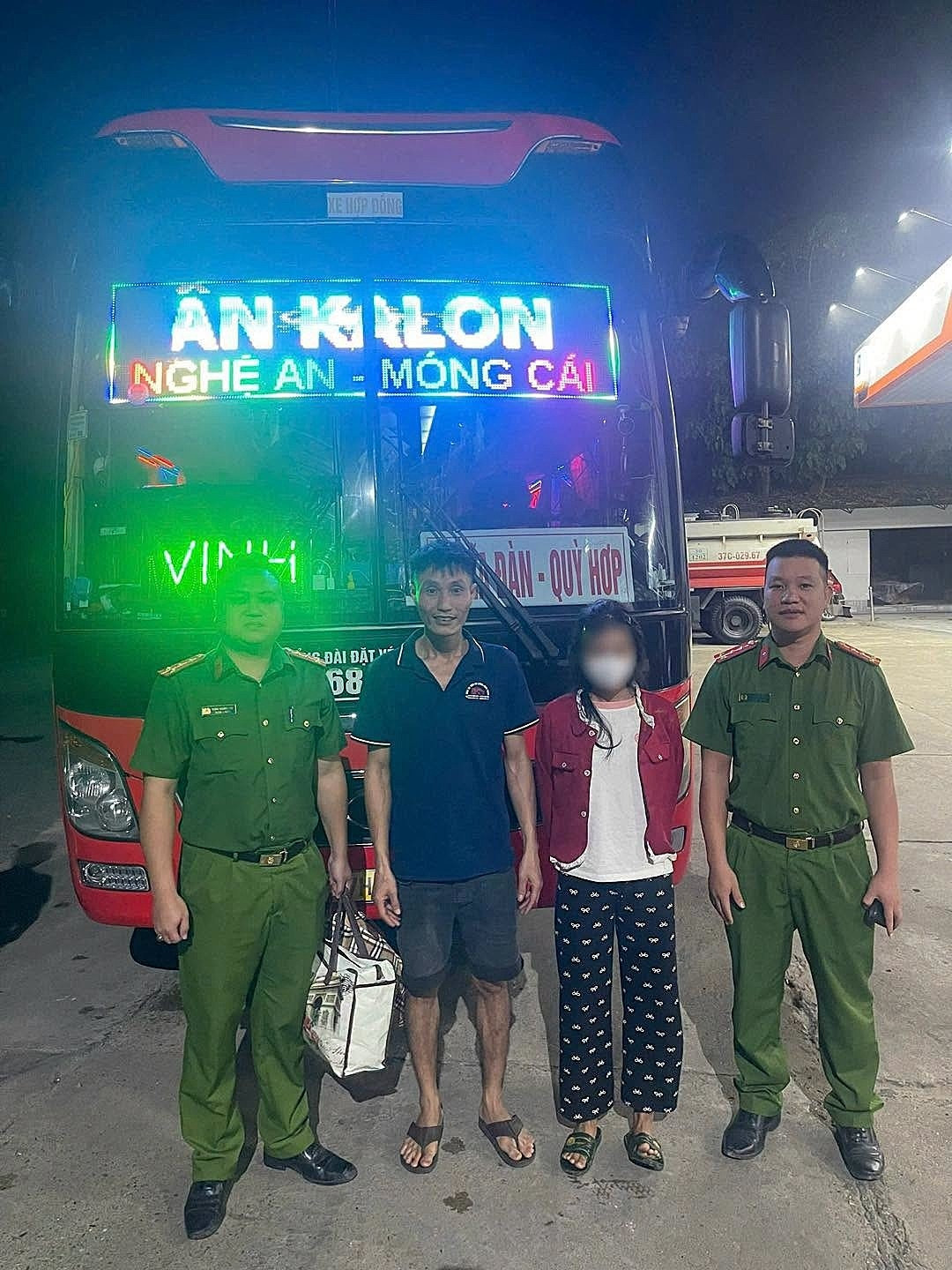 kịp thời giải cứu bé gái 13 tuổi trở về sau lời mời việc nhẹ, lương cao hình ảnh 1 kip thoi giai cuu be gai 13 tuoi tro ve sau loi moi viec nhe, luong cao hinh anh 1