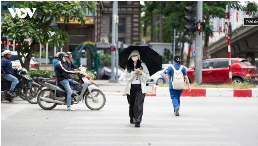 thoi tiet ngay 1 10 mien bac va mien trung nang nong, nam bo mua dong hinh anh 1
