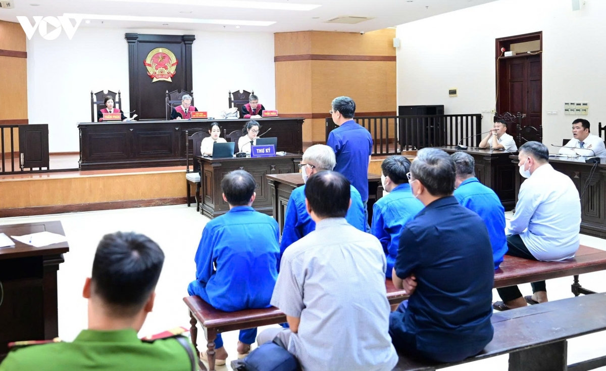 ba nguyen thi kim tien muon nop them 1,1 ty dong, phien toa tiep tuc ngay 1 10 hinh anh 1
