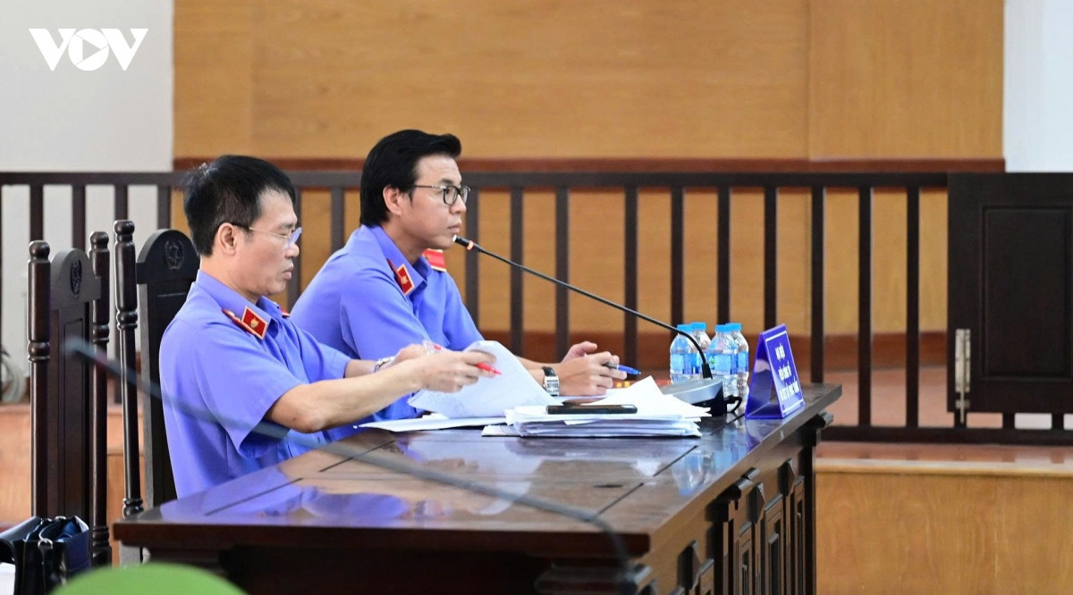 ba nguyen thi kim tien muon nop them 1,1 ty dong, phien toa tiep tuc ngay 1 10 hinh anh 2
