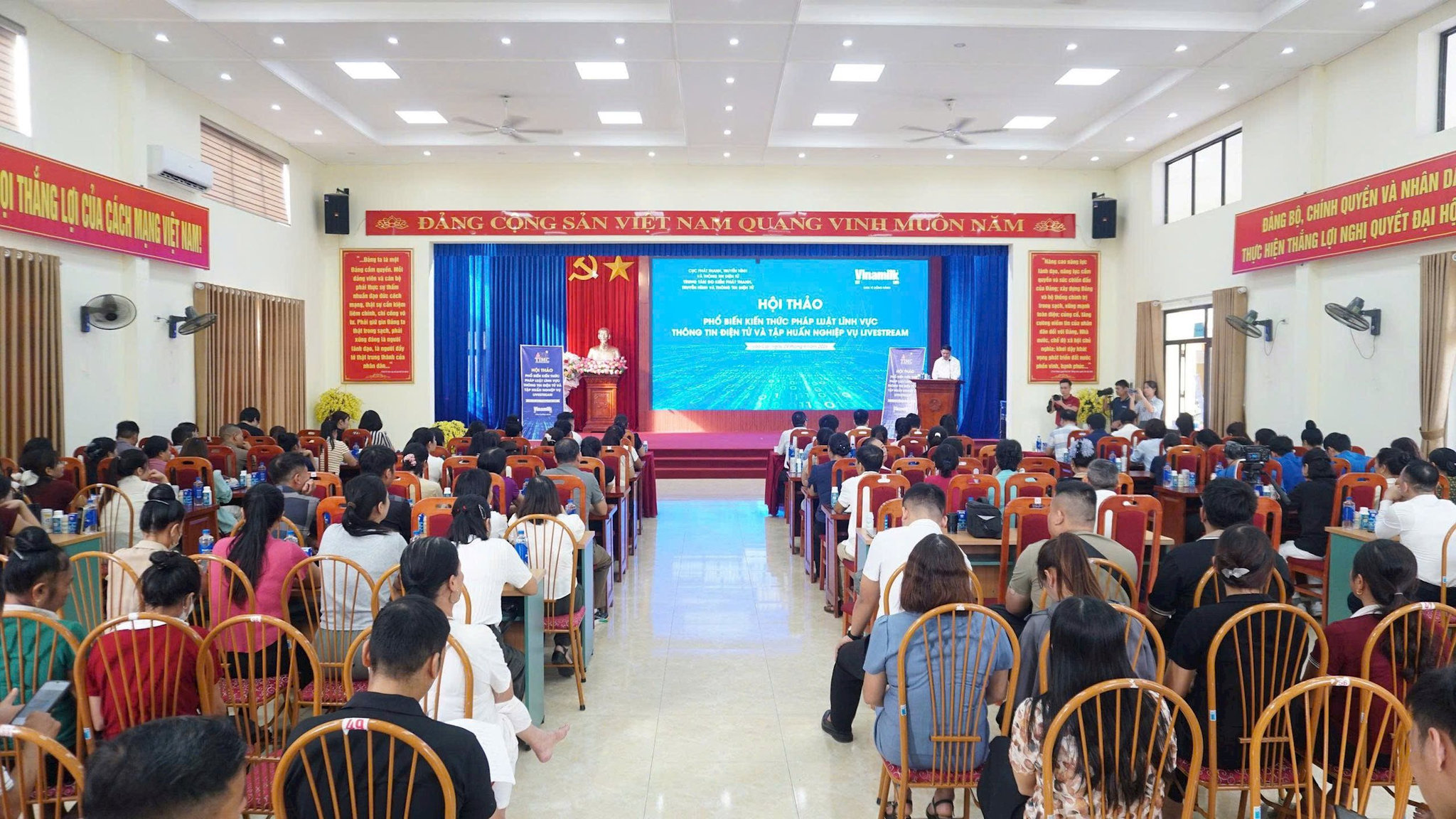 quang-canh-tap-huan.jpg