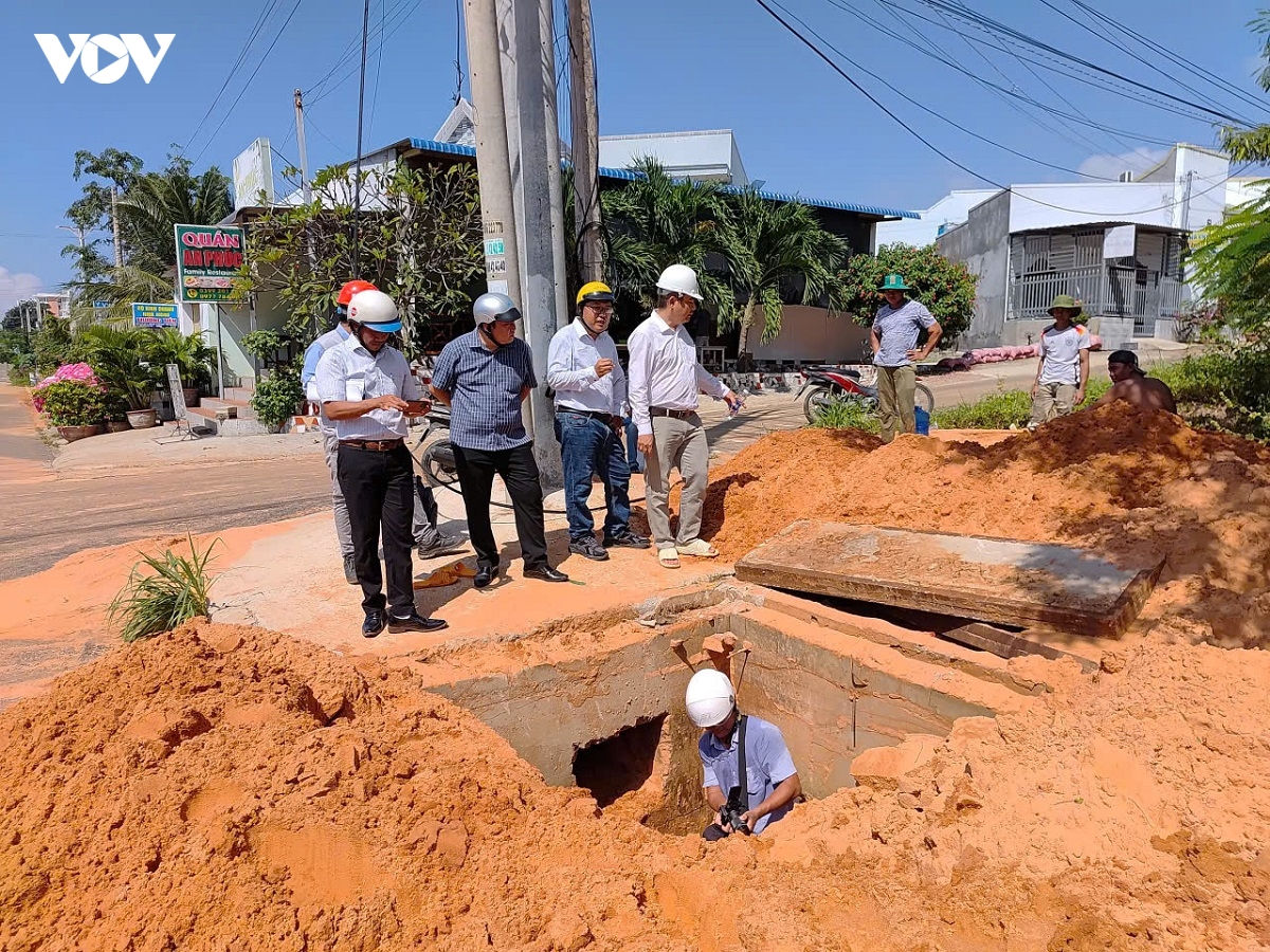 xác định nguyên nhân gây lũ cát đỏ tràn xuống đường ở lâm Đồng hình ảnh 2 xac dinh nguyen nhan gay lu cat do tran xuong duong o lam Dong hinh anh 2