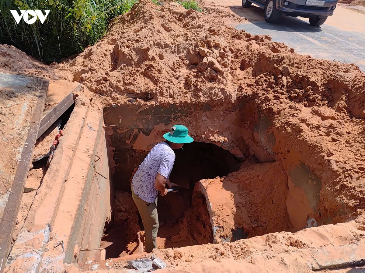 xác định nguyên nhân gây lũ cát đỏ tràn xuống đường ở lâm Đồng hình ảnh 5 xac dinh nguyen nhan gay lu cat do tran xuong duong o lam Dong hinh anh 5