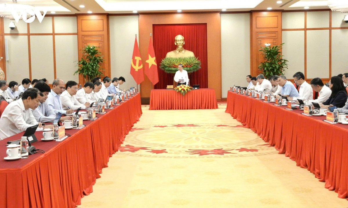 tong bi thu, chu tich nuoc lam viec voi ban chinh sach, chien luoc trung uong hinh anh 1
