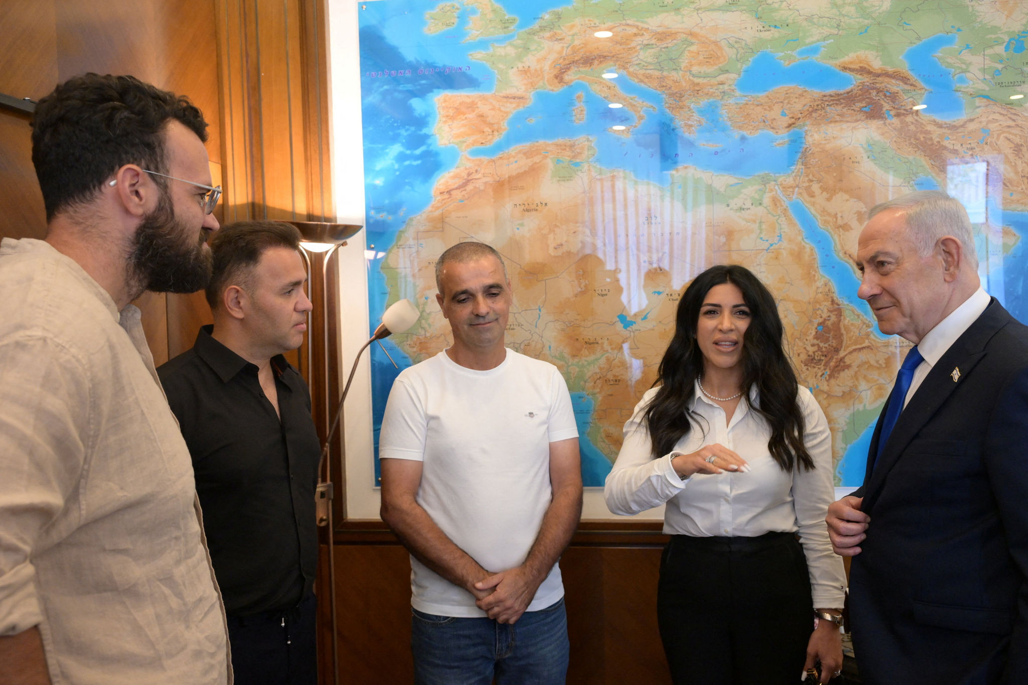 Thủ tướng Benjamin Netanyahu gặp người thợ sửa ống nước tham gia chặn vụ cướp máy bay Flydubai.