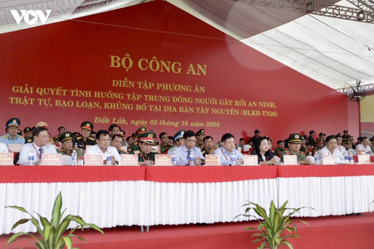 bộ công an diễn tập phương án chống gây rối, bạo loạn, khủng bố hình ảnh 2 bo cong an dien tap phuong an chong gay roi, bao loan, khung bo hinh anh 2
