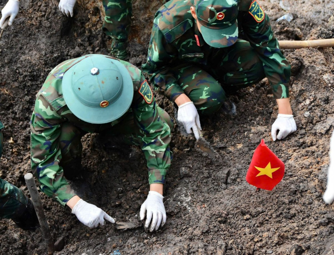 phát hiện thêm 8 hài cốt liệt sĩ tại công viên lê thị riêng hình ảnh 4 phat hien them 8 hai cot liet si tai cong vien le thi rieng hinh anh 4