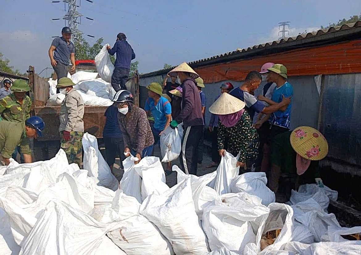 12.000 con gà chết sau sự cố chập điện ở nghệ an hình ảnh 2 12.000 con ga chet sau su co chap dien o nghe an hinh anh 2