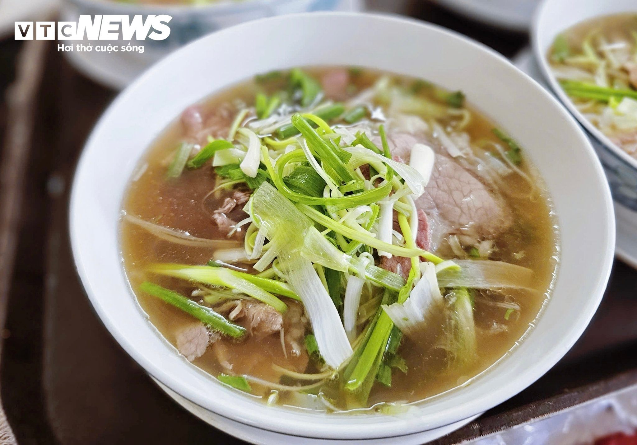 Tô phở có giá 70.000 đồng tại một quán phở trên đường Nguyễn Quý Đức, phường Bình Trưng, TP.HCM.