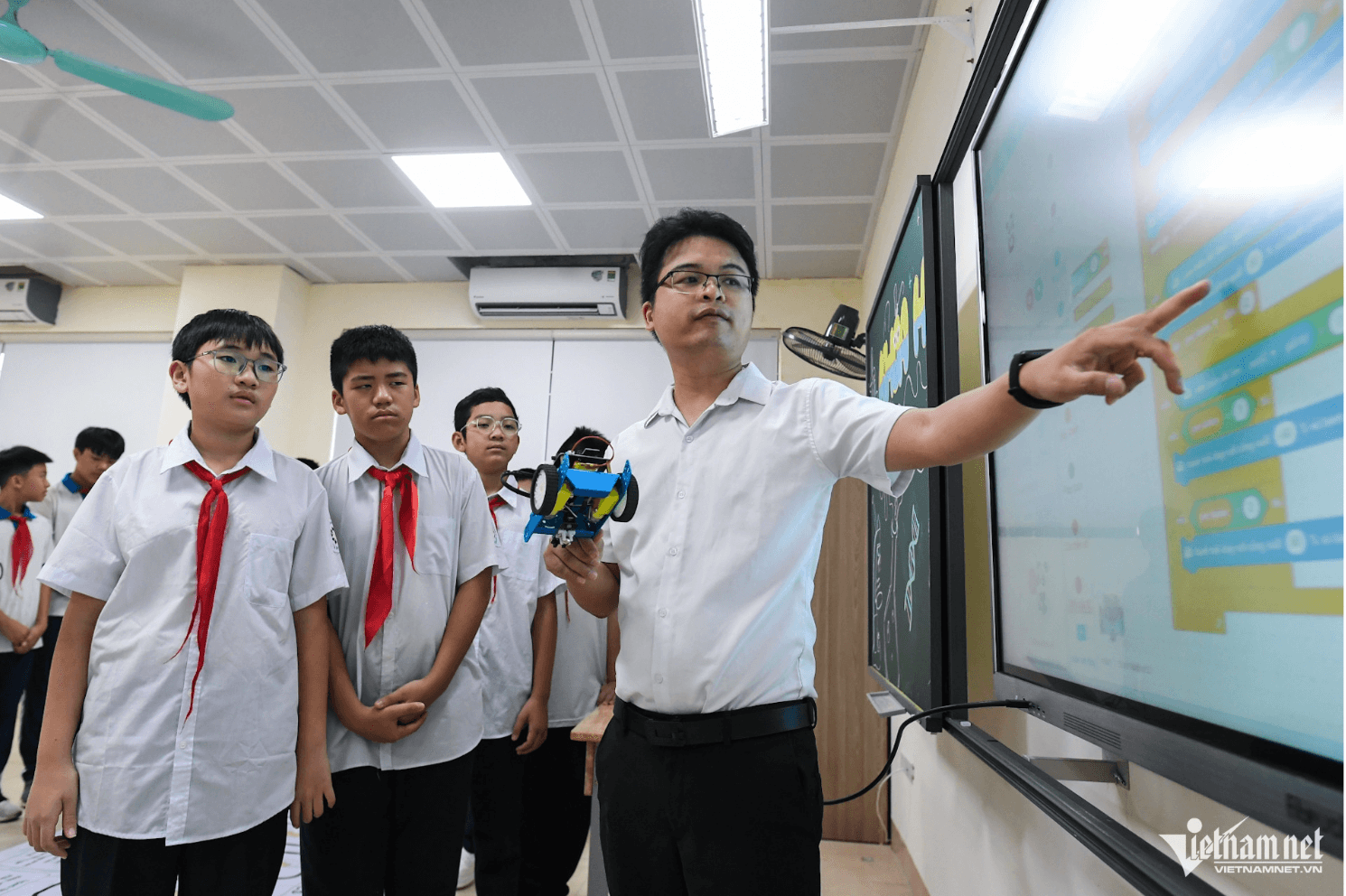 Bộ GD&ĐT cấm thu tiền của người học với hoạt động giáo dục tăng cường.