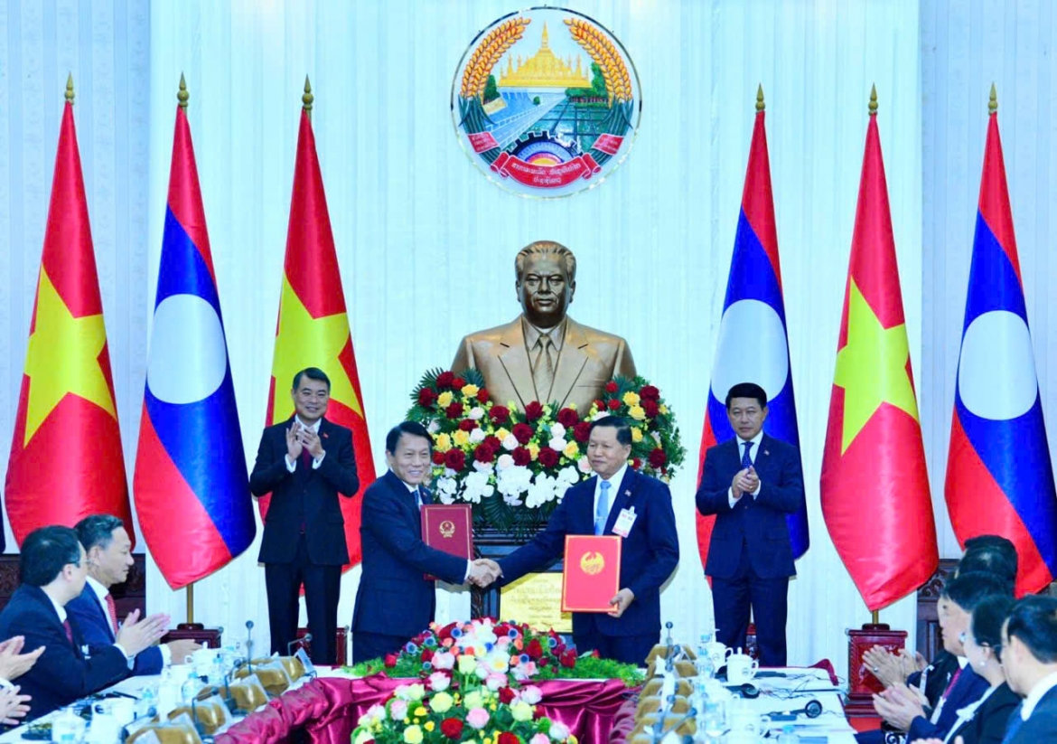 viet nam, lao trao doi 11 van kien hop tac quan trong hinh anh 1