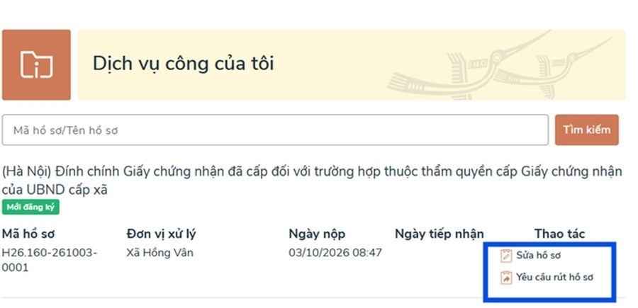 Hoàn thành việc nộp hồ sơ. (Ảnh: Hanoi.gov)