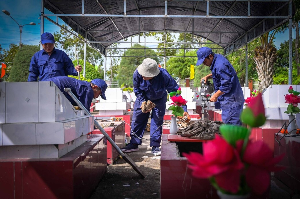an giang hoàn thành lấy mẫu sinh phẩm tại hơn 15.000 phần mộ liệt sĩ hình ảnh 3 an giang hoan thanh lay mau sinh pham tai hon 15.000 phan mo liet si hinh anh 3