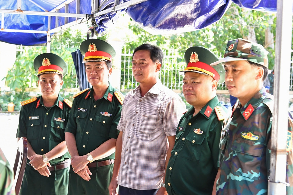 an giang hoàn thành lấy mẫu sinh phẩm tại hơn 15.000 phần mộ liệt sĩ hình ảnh 2 an giang hoan thanh lay mau sinh pham tai hon 15.000 phan mo liet si hinh anh 2
