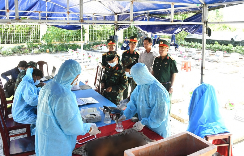 an giang hoàn thành lấy mẫu sinh phẩm tại hơn 15.000 phần mộ liệt sĩ hình ảnh 1 an giang hoan thanh lay mau sinh pham tai hon 15.000 phan mo liet si hinh anh 1