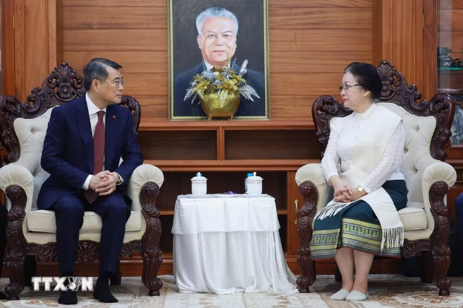 thủ tướng lê minh hưng thăm gia đình cố chủ tịch quốc hội lào xaysomphone phomviha hình ảnh 3 thu tuong le minh hung tham gia dinh co chu tich quoc hoi lao xaysomphone phomviha hinh anh 3