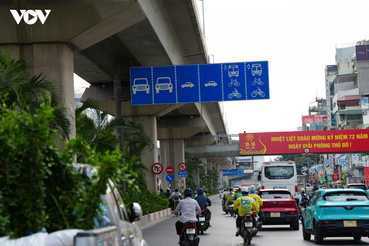 ha noi bat dau thi diem phu xanh tru cau, ham chui, nha cho xe buyt hinh anh 1