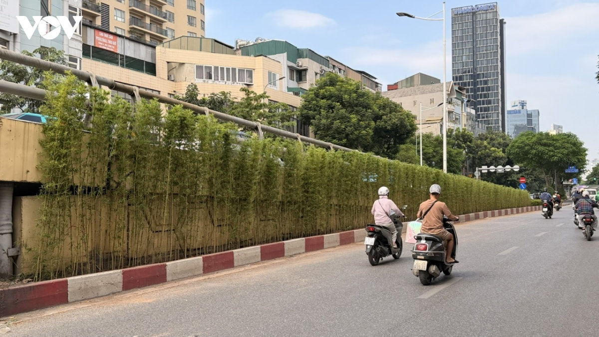ha noi bat dau thi diem phu xanh tru cau, ham chui, nha cho xe buyt hinh anh 13