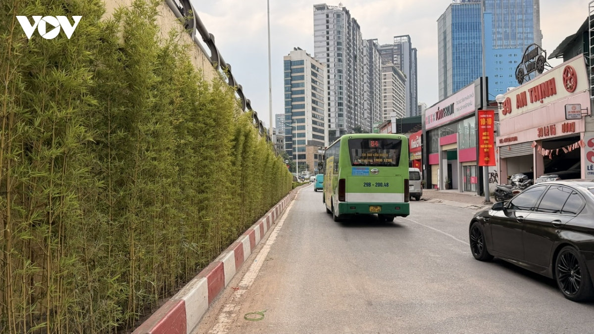 ha noi bat dau thi diem phu xanh tru cau, ham chui, nha cho xe buyt hinh anh 15