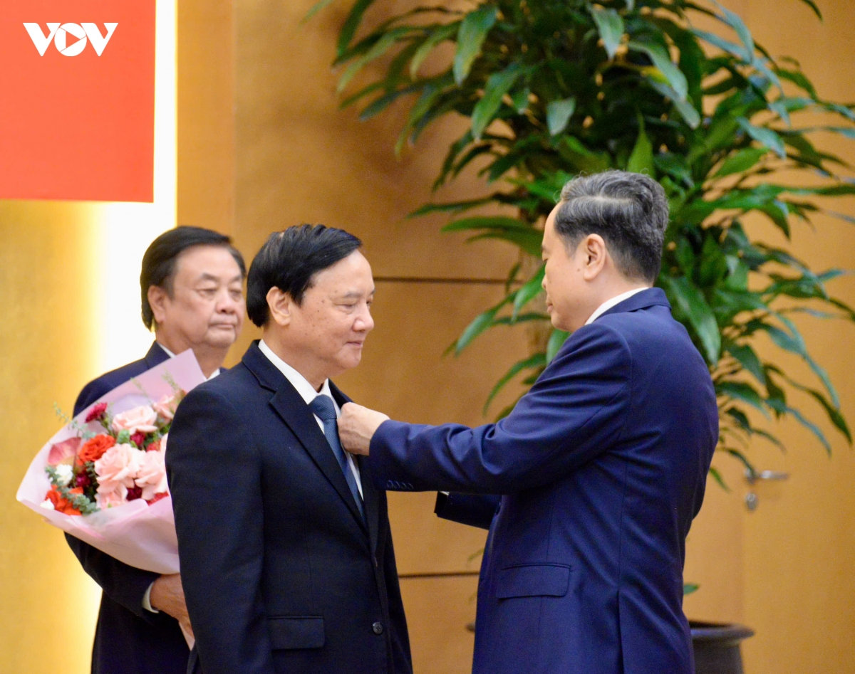 chu tich quoc hoi tran thanh man du le trao tang huy hieu 35 tuoi Dang hinh anh 3