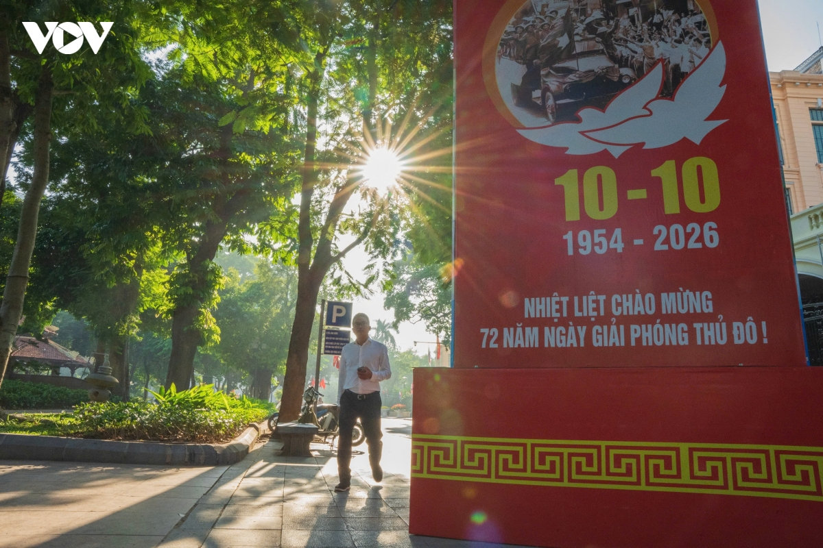 pho phuong ha noi ruc ro co hoa mung ky niem 72 nam ngay giai phong thu do hinh anh 4