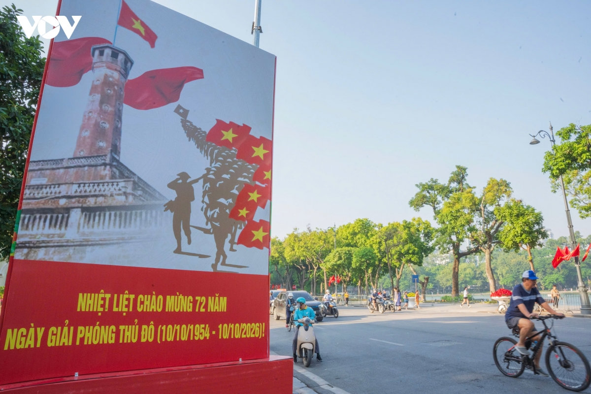 pho phuong ha noi ruc ro co hoa mung ky niem 72 nam ngay giai phong thu do hinh anh 8