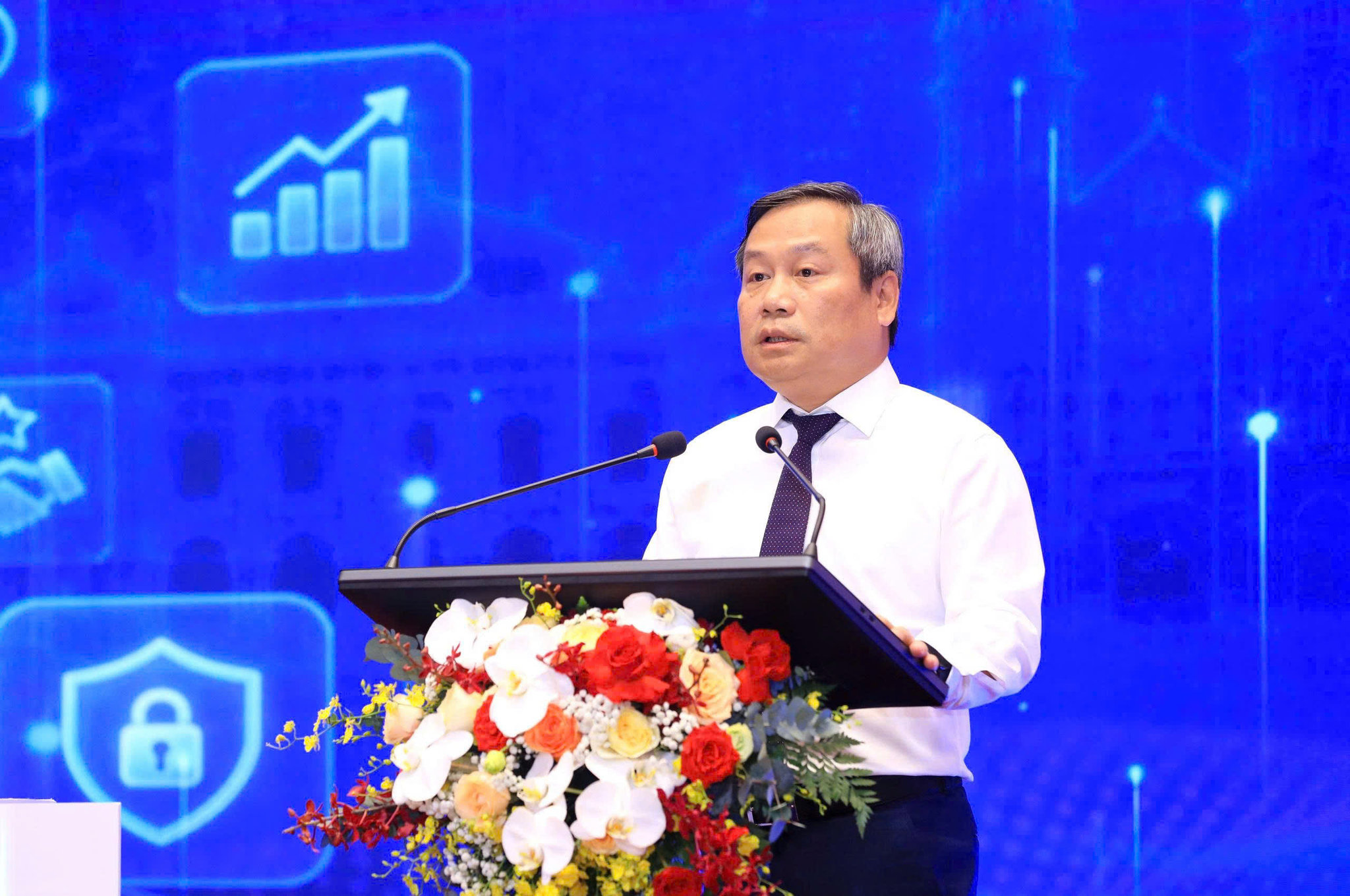 Chủ tịch UBND TP Hà Nội Vũ Đại Thắng nhấn mạnh quan điểm không chạy theo tăng trưởng bằng mọi giá, mà phải tạo ra tăng trưởng thực chất, bền vững.