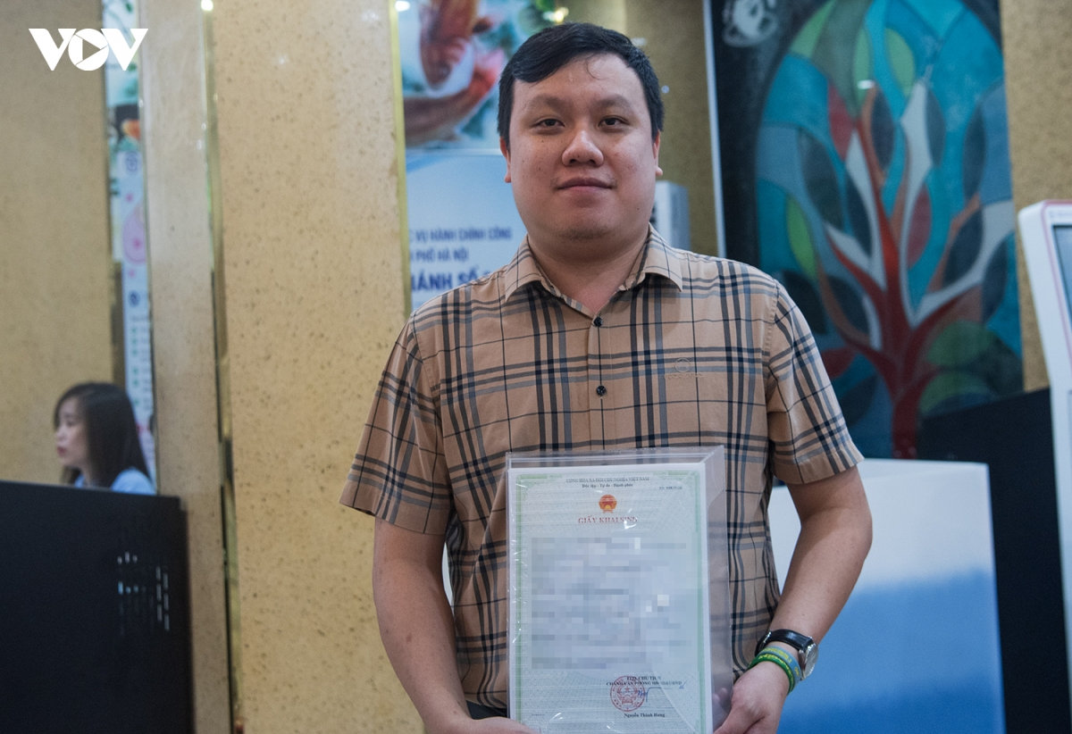 con vua chao doi, bo lam thu tuc khai sinh trong 10 phut ngay tai vien hinh anh 9