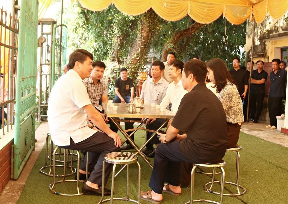 truy tặng giấy khen người đàn ông dũng cảm cứu 2 cháu nhỏ đuối nước ở ninh bình hình ảnh 2 truy tang giay khen nguoi dan ong dung cam cuu 2 chau nho duoi nuoc o ninh binh hinh anh 2