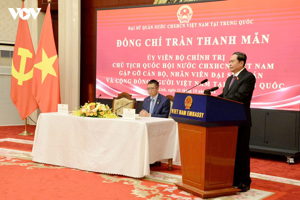 chu tich quoc hoi gap nhan vien Dai su quan, cong dong nguoi viet tai trung quoc hinh anh 1