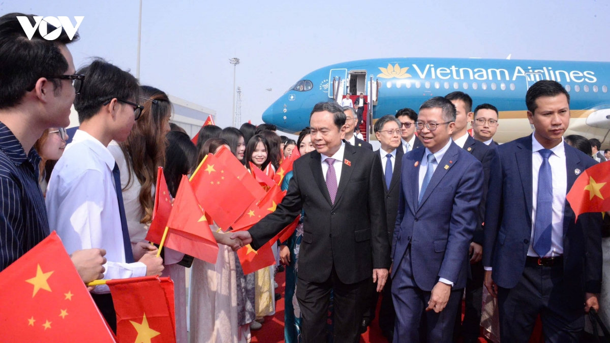chủ tịch quốc hội đến thủ đô bắc kinh, bắt đầu chuyến thăm chính thức trung quốc hình ảnh 7 chu tich quoc hoi den thu do bac kinh, bat dau chuyen tham chinh thuc trung quoc hinh anh 7