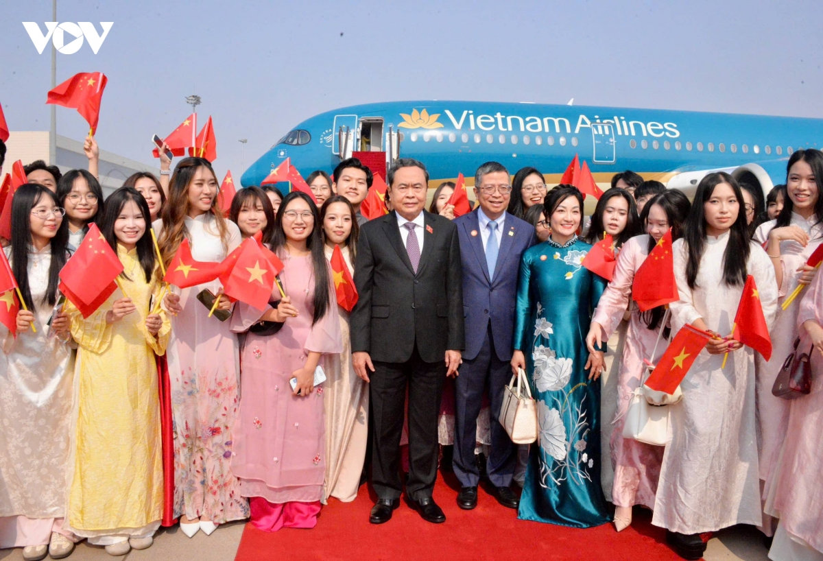 chủ tịch quốc hội đến thủ đô bắc kinh, bắt đầu chuyến thăm chính thức trung quốc hình ảnh 8 chu tich quoc hoi den thu do bac kinh, bat dau chuyen tham chinh thuc trung quoc hinh anh 8