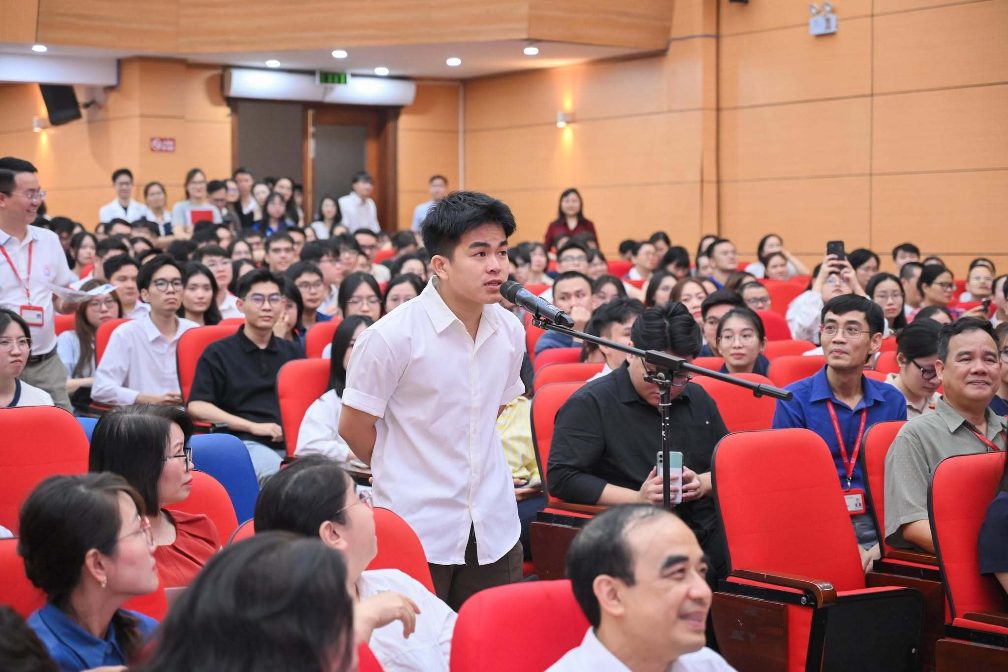 Sau năm nhất, học viên bác sĩ nội trú phải tham gia kỳ kiểm tra đánh giá năng lực hành nghề khám, chữa bệnh (Ảnh minh họa: Đại học Y Hà Nội)
