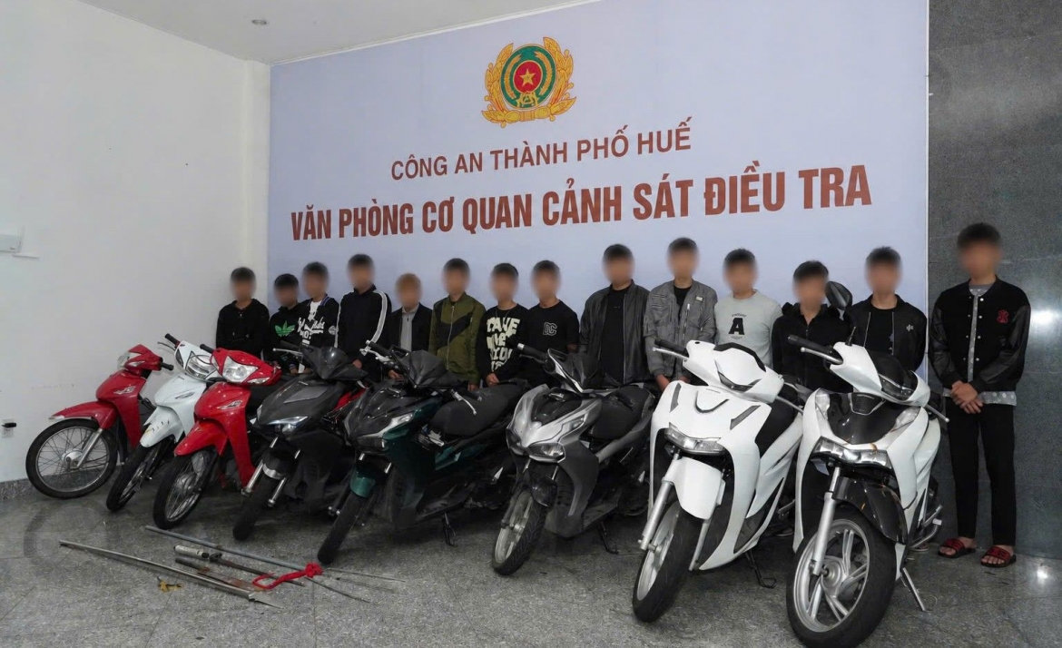 khởi tố 15 bị can liên quan vụ gây rối trật tự công cộng ở huế hình ảnh 2 khoi to 15 bi can lien quan vu gay roi trat tu cong cong o hue hinh anh 2